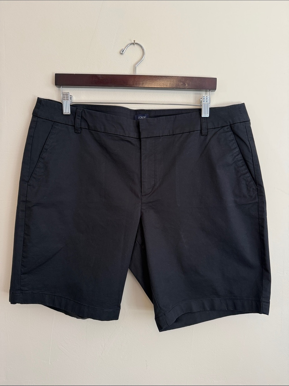 🐝 NWOT🐝 J. Crew Cotton  Black Women's Chino Bermuda Shorts